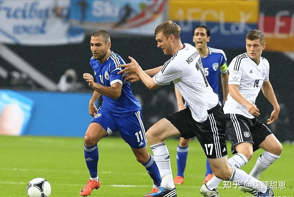 包含冲刺阶段突围战来临，费耶诺德围绕法甲强势反弹，目标明确，更衣室氛围转暖的词条