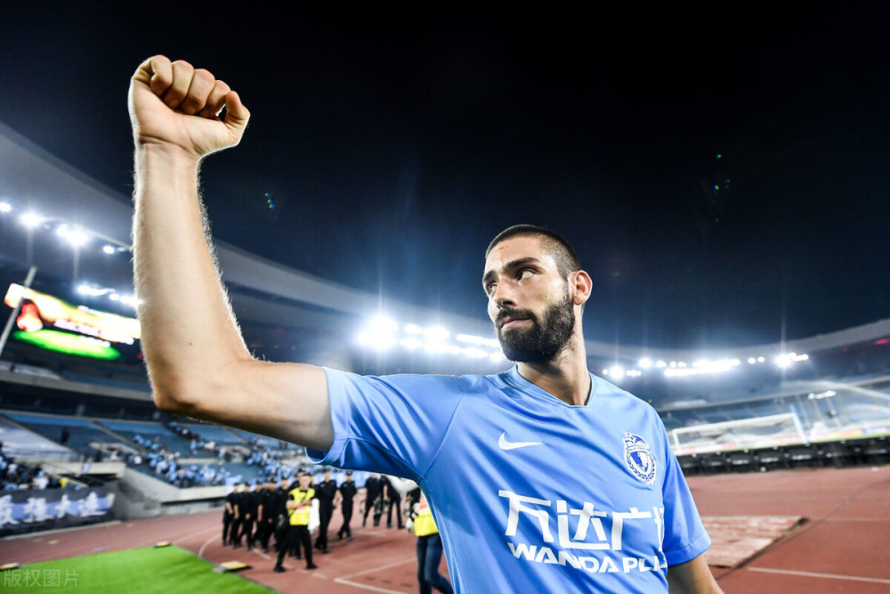 关于加时末段意甲传出新动向，那不勒斯回应争议，管理层表态——质疑声仍在，临场指挥获称赞的信息